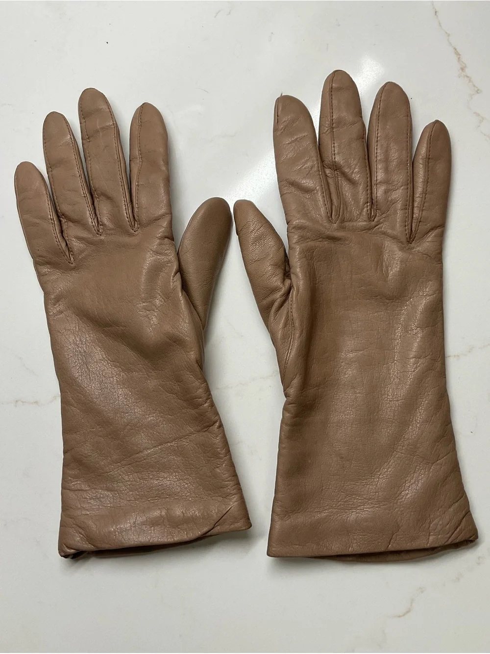 Women’s Aris soft leather Taupe gloves
